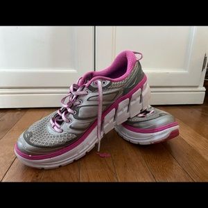 Hoka one one conquest 2 pink and grey running shoes/sneakers size 9.5